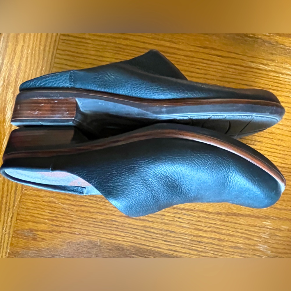 Naot Lodos Clog in soft black leather
Size 41